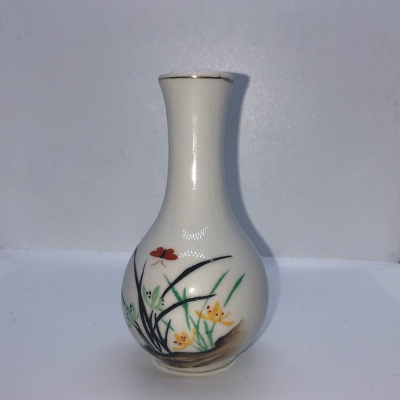 Vintage Porcelain Chinese 4" Floral Vase - Picture 2 of 8